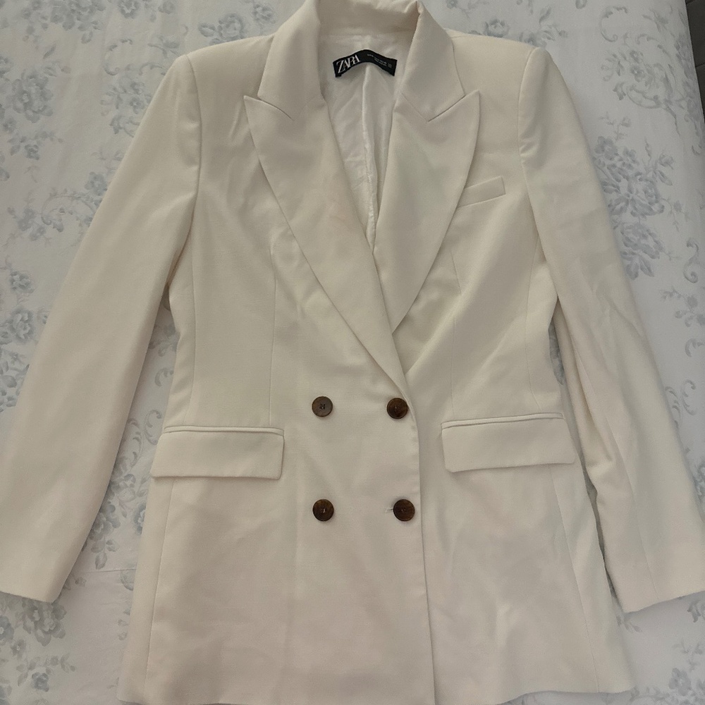 Zara White double breasted blazer with tortoise shell buttons